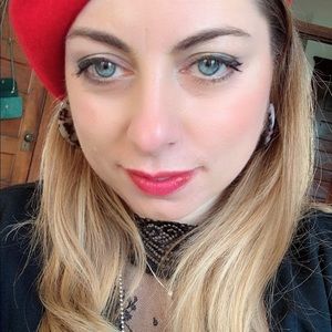 Meet your Posher, Simona